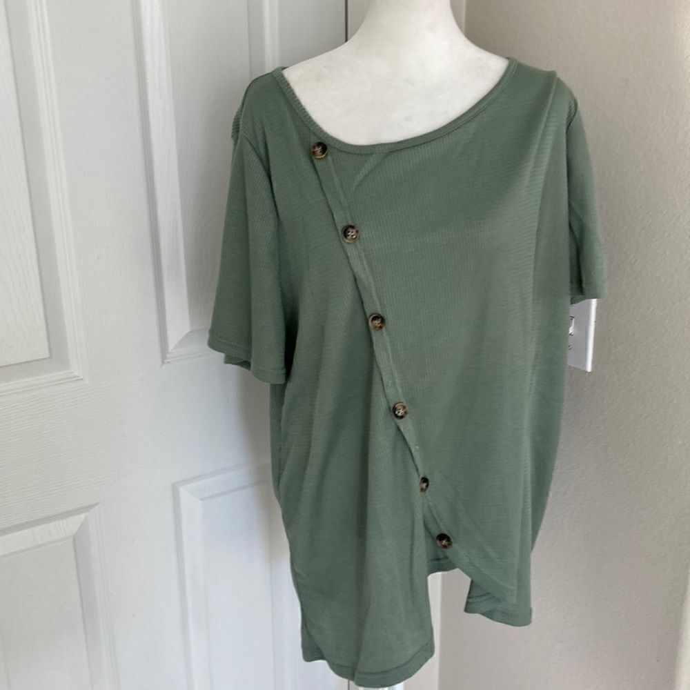 BloomChic Green Asymmetrical Top Sz 14-16 NWOT
